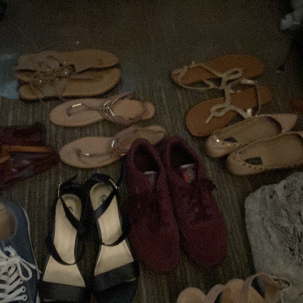 Multiple size 10-10.5 shoes - Picture 4 of 4